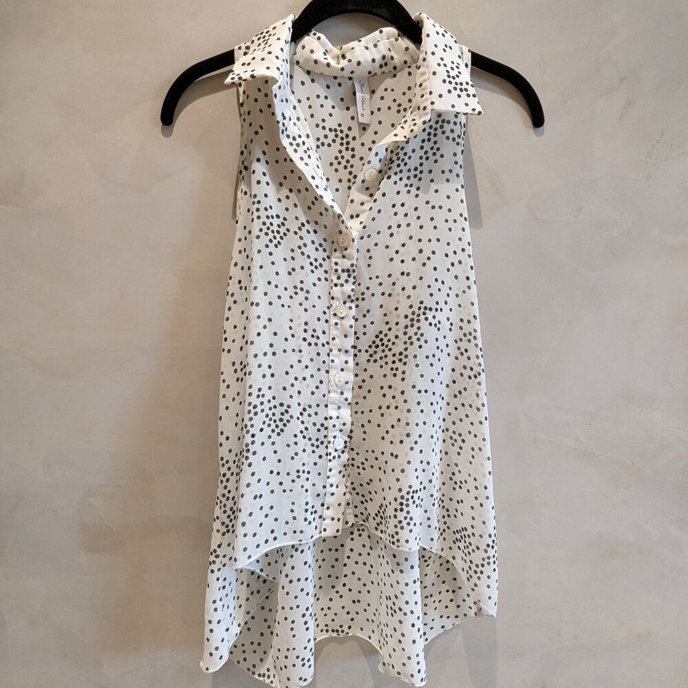 White black dot collared sleeveless button up trapeze shirt - size medium